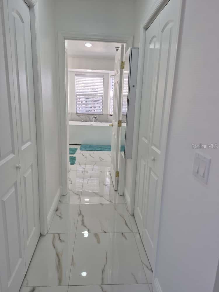 TROPIC SHORES - Residential