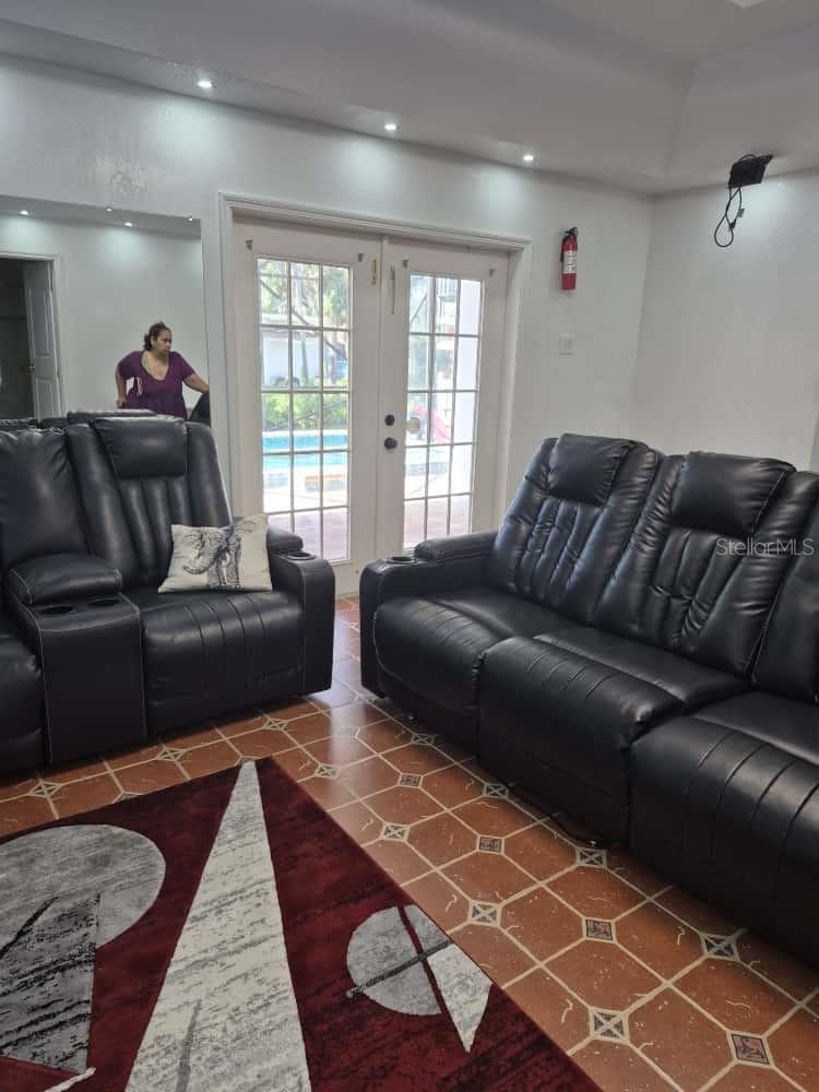 TROPIC SHORES - Residential