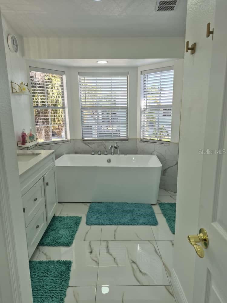 TROPIC SHORES - Residential