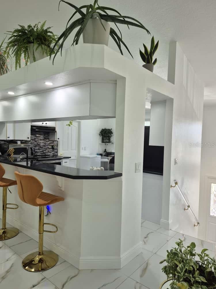 TROPIC SHORES - Residential