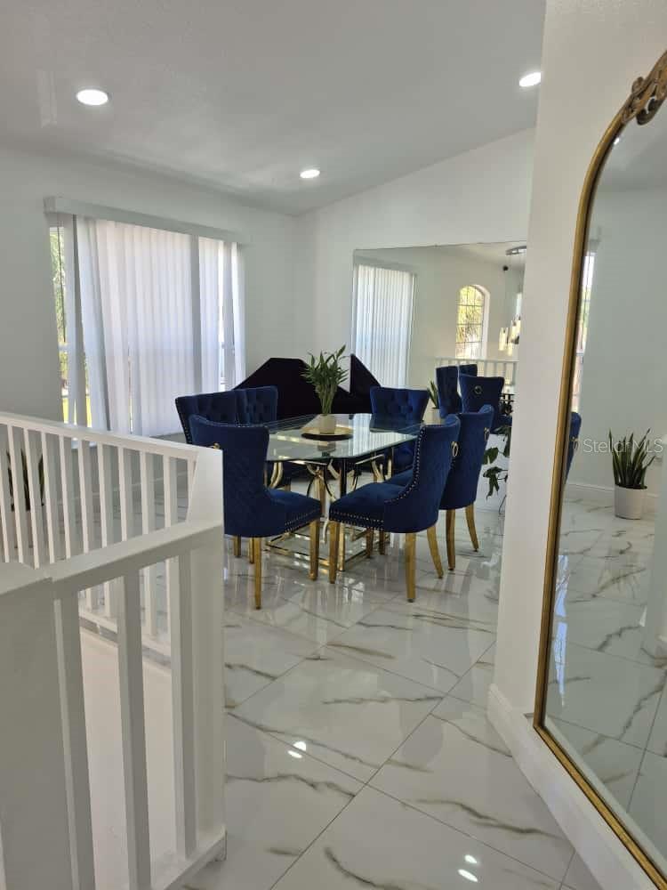 TROPIC SHORES - Residential
