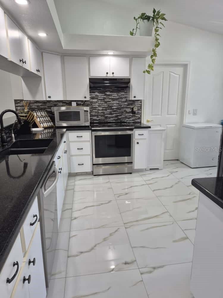 TROPIC SHORES - Residential