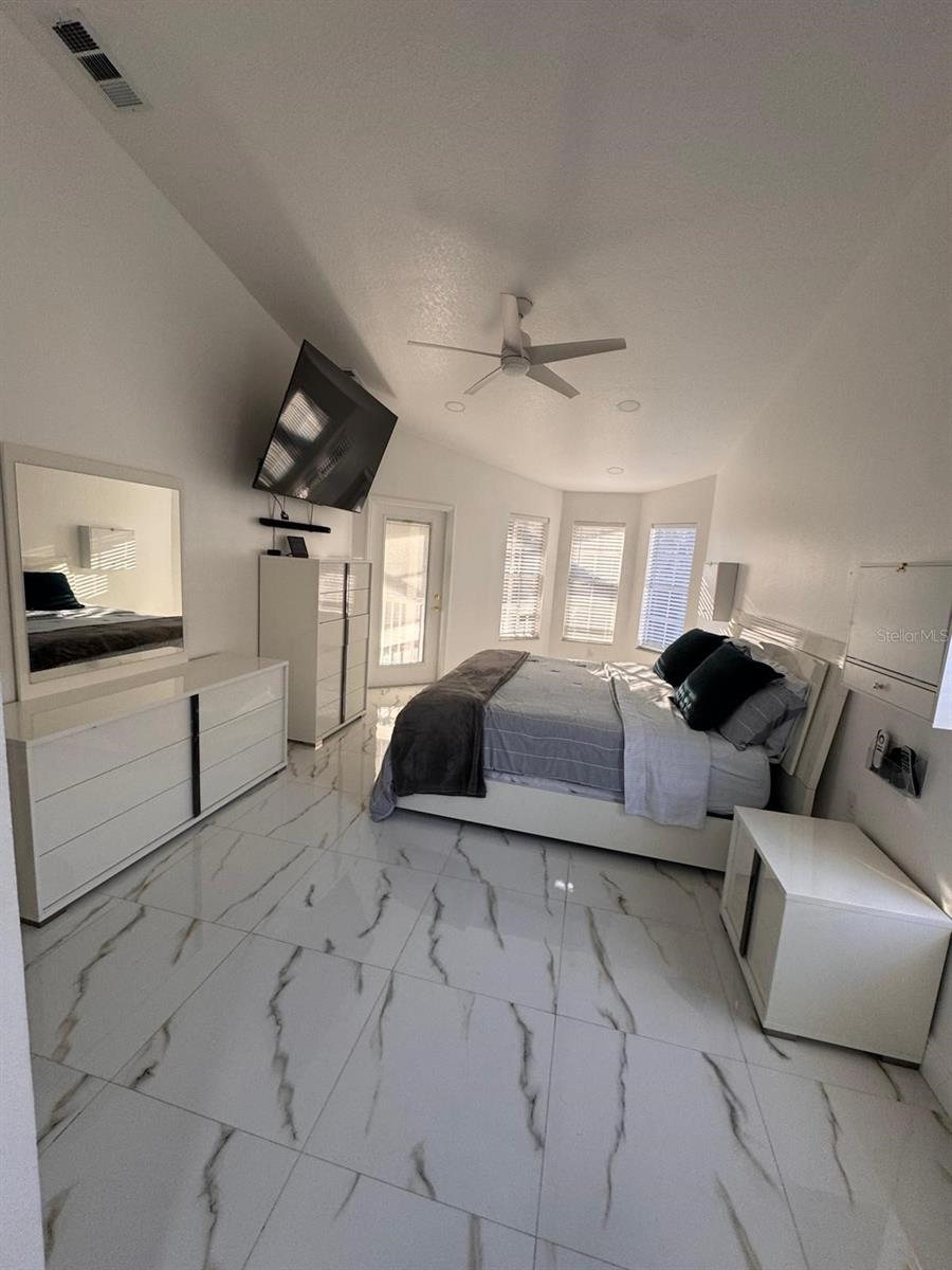 TROPIC SHORES - Residential