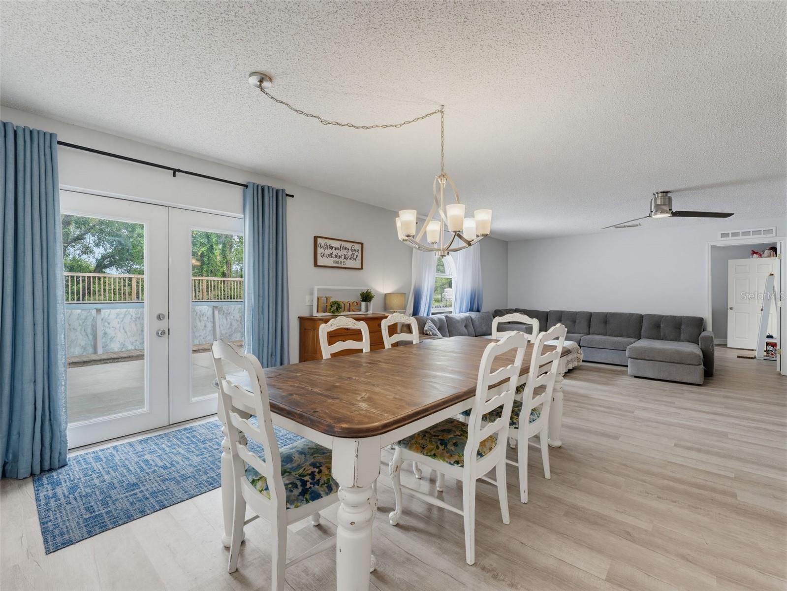 ROYAL HIGHLANDS - Residential