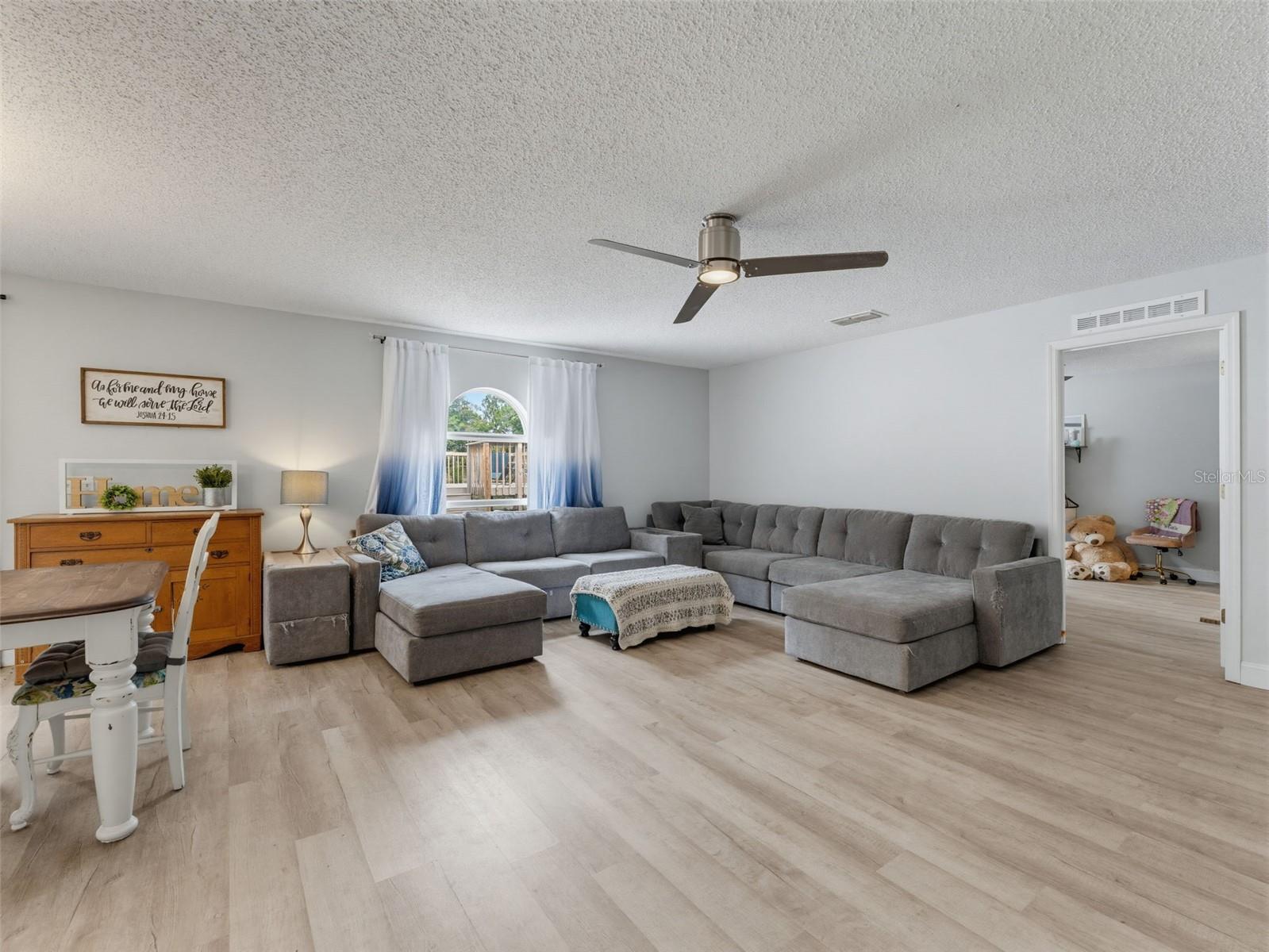 ROYAL HIGHLANDS - Residential
