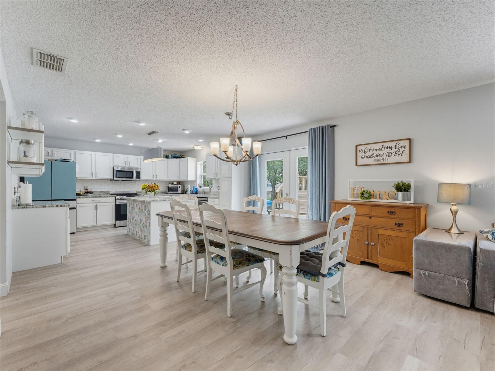 ROYAL HIGHLANDS - Residential