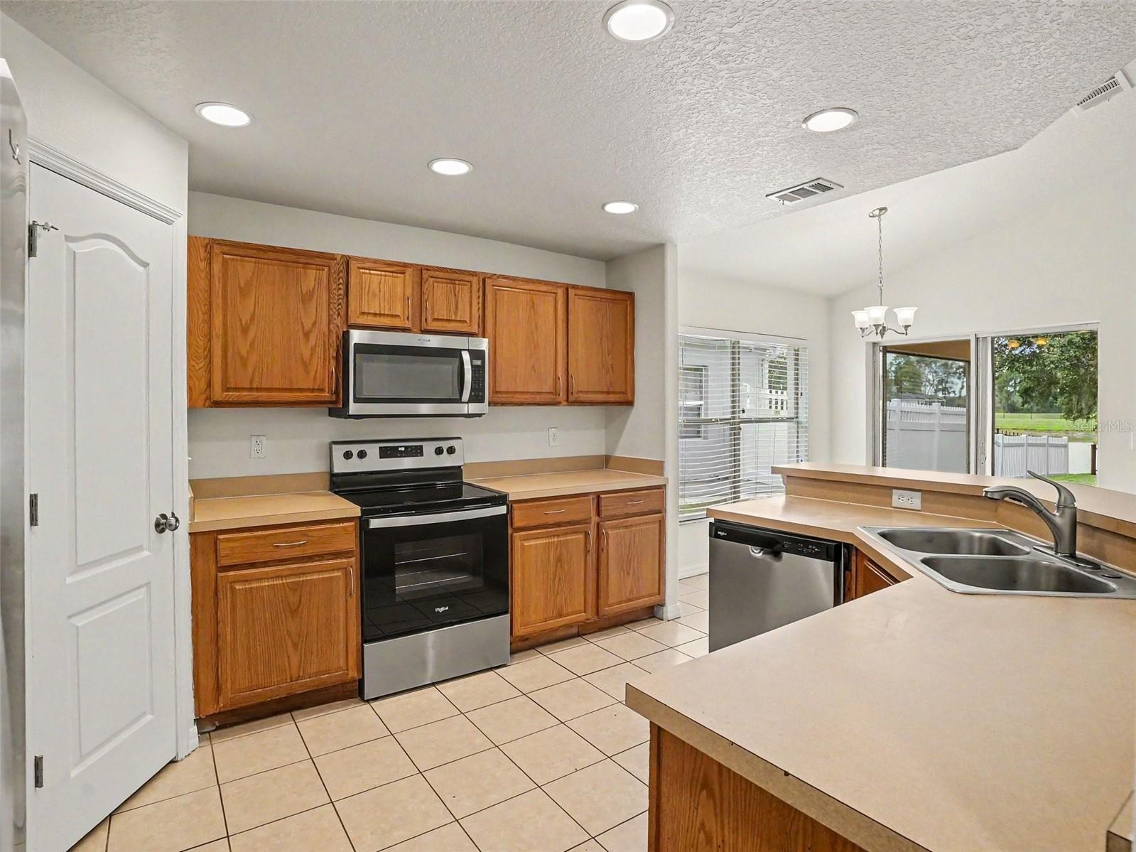 LAKE GLORIA SHORES - Residential