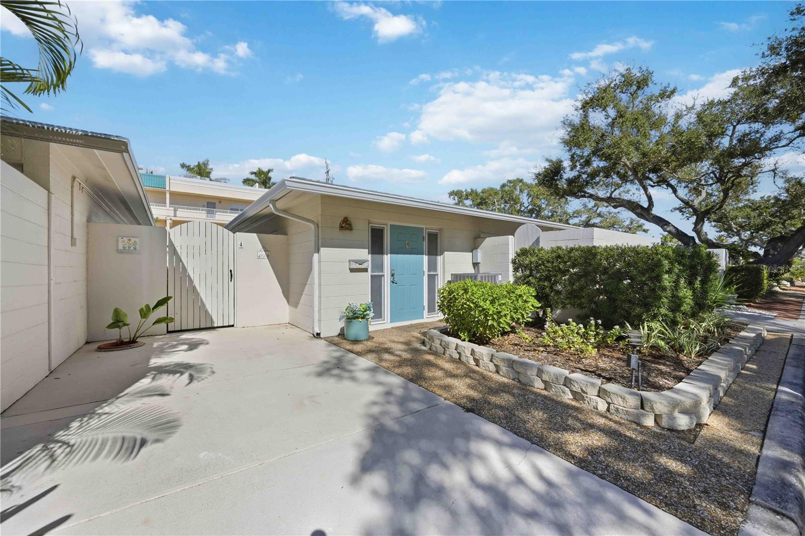 PROVINCIAL GARDENS - Residential