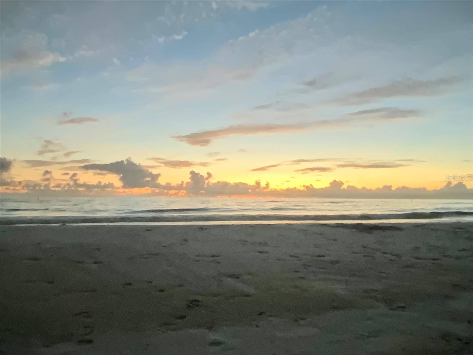 CORTEZ BEACH - Residential Income