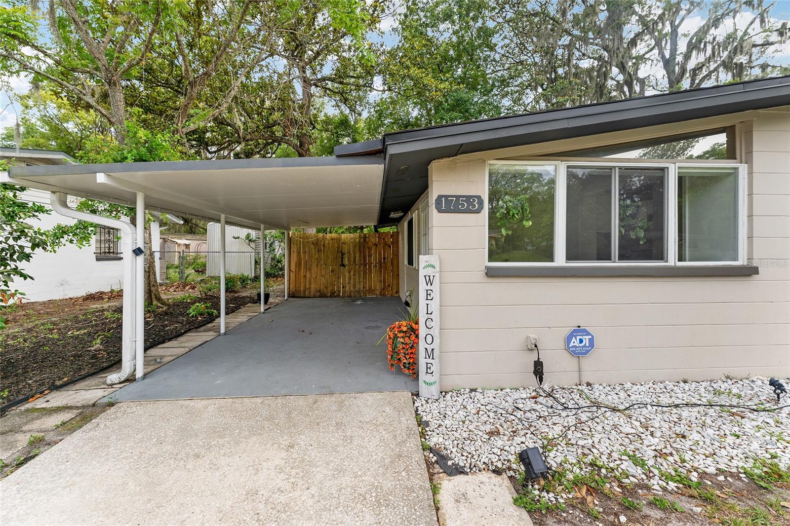 CAROL ESTATES TERRACE - Residential