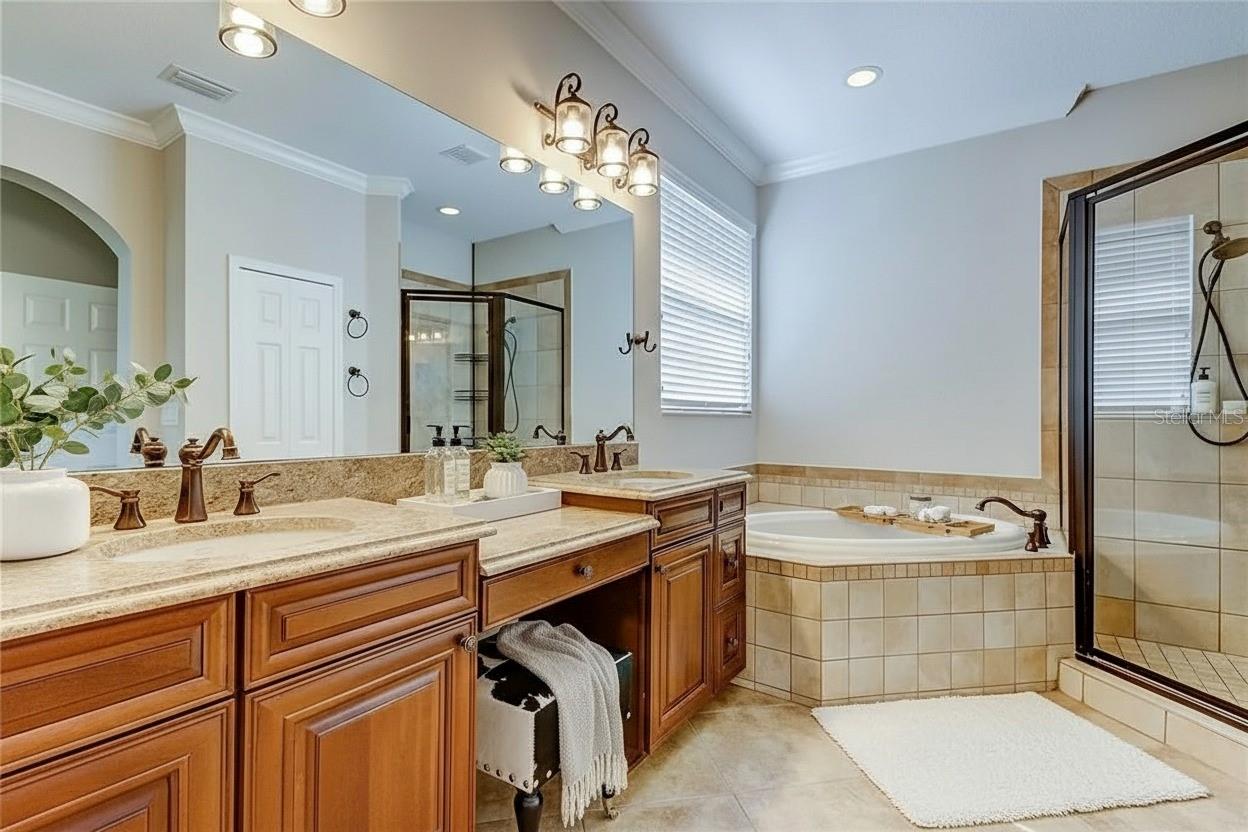 SOUTH HAMPTON - Residential