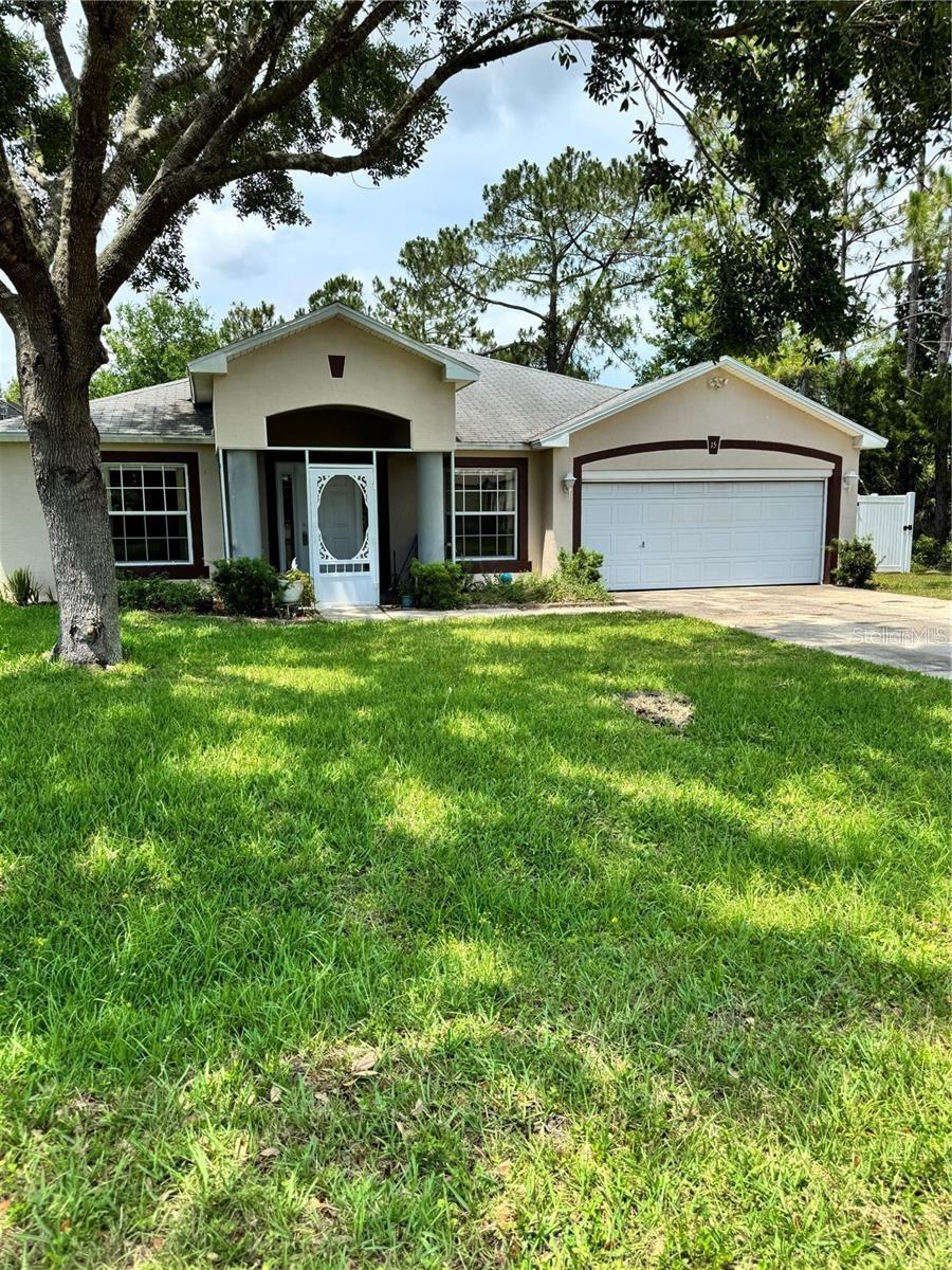 Come see this 4 bed/3 bath rental in the heart of Palm Coast! Plenty of room for the whole family!!