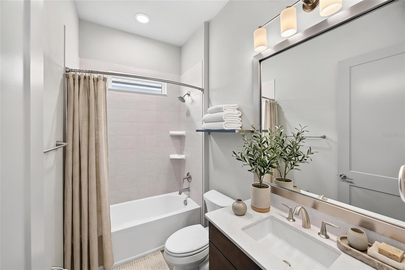 OAKMONT PH 2 PB 32 PG 30 - Residential