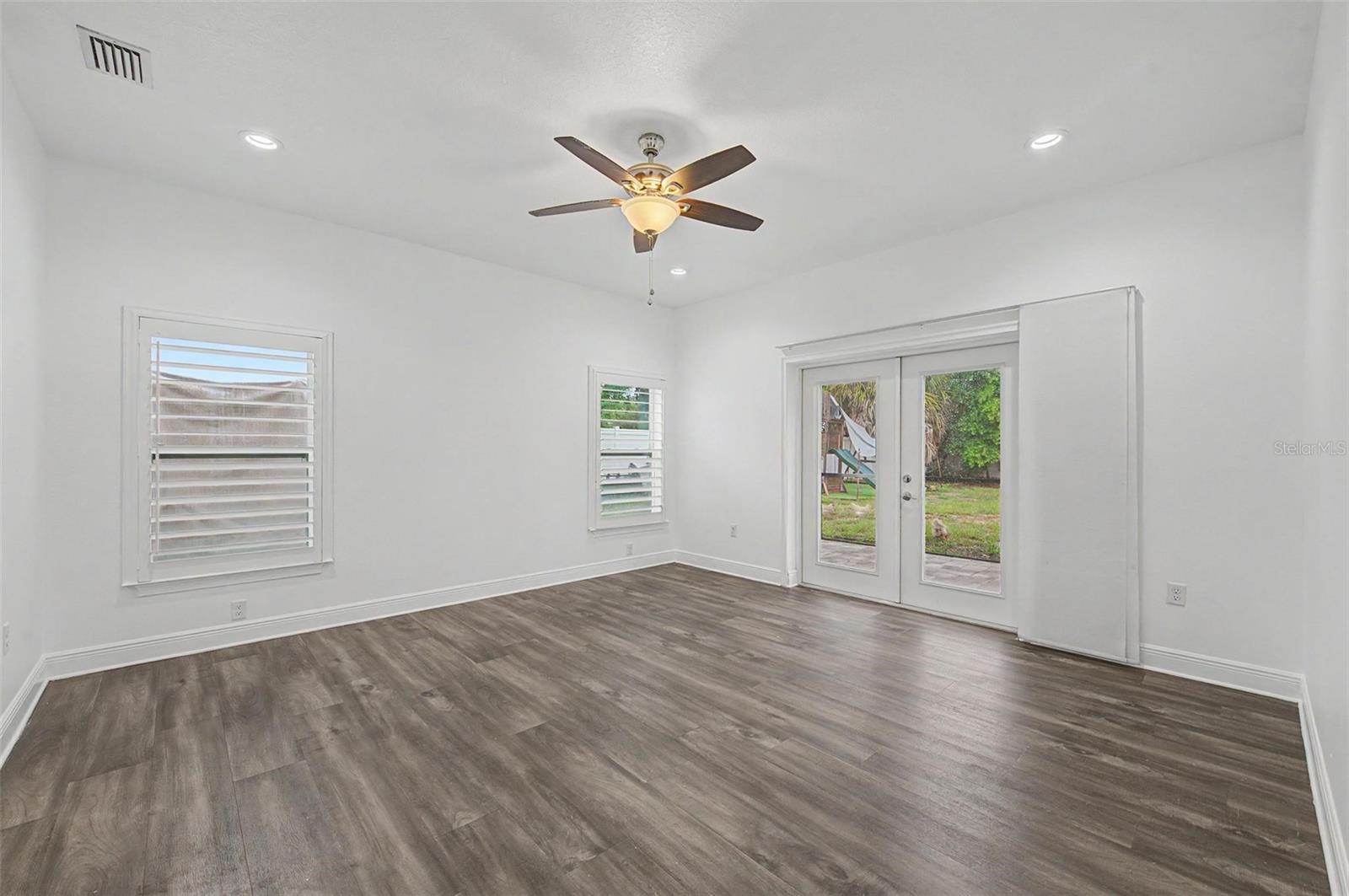 ROYAL CREST ESTATES UNIT 1 - Residential Lease