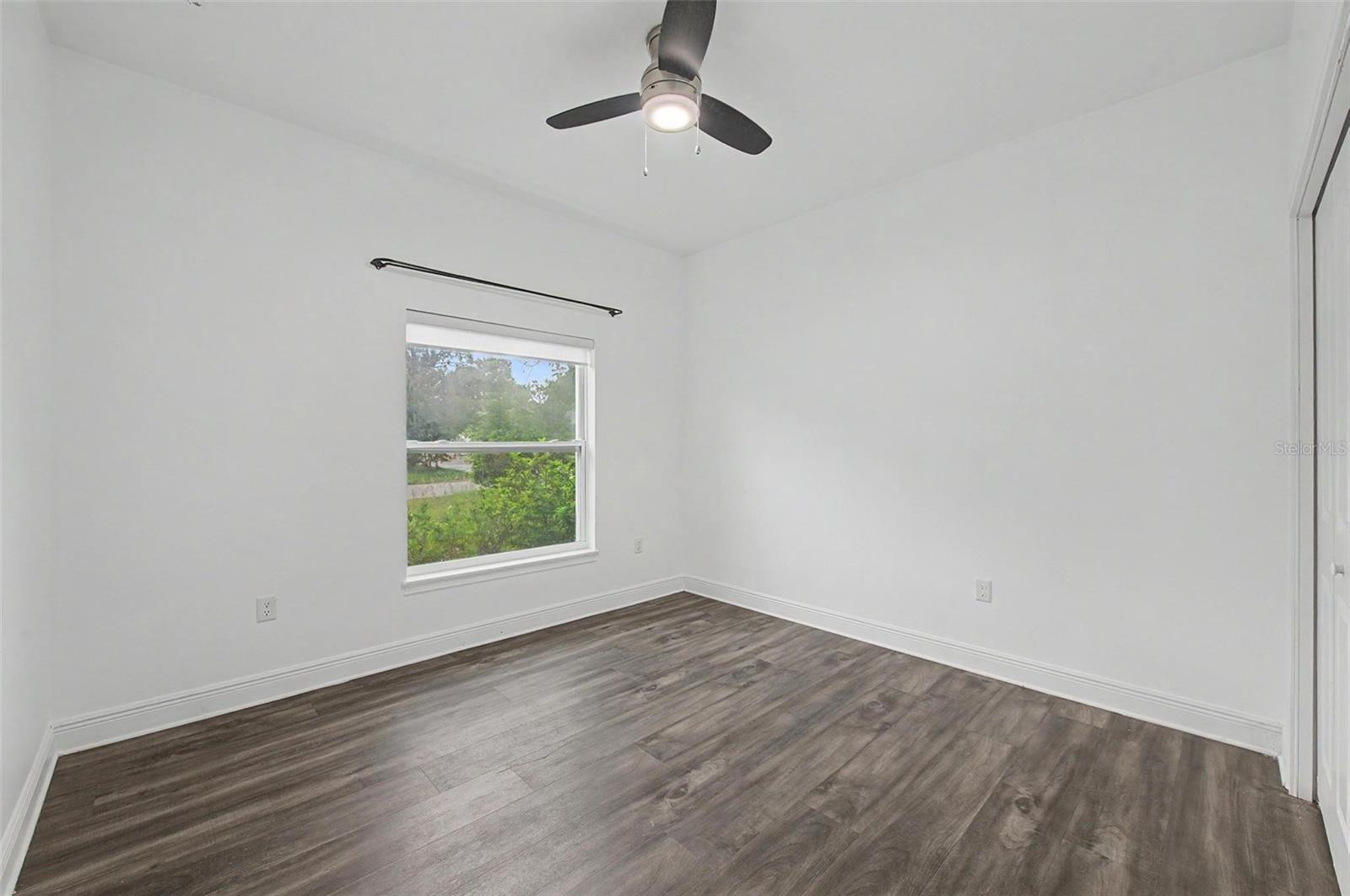 ROYAL CREST ESTATES UNIT 1 - Residential Lease