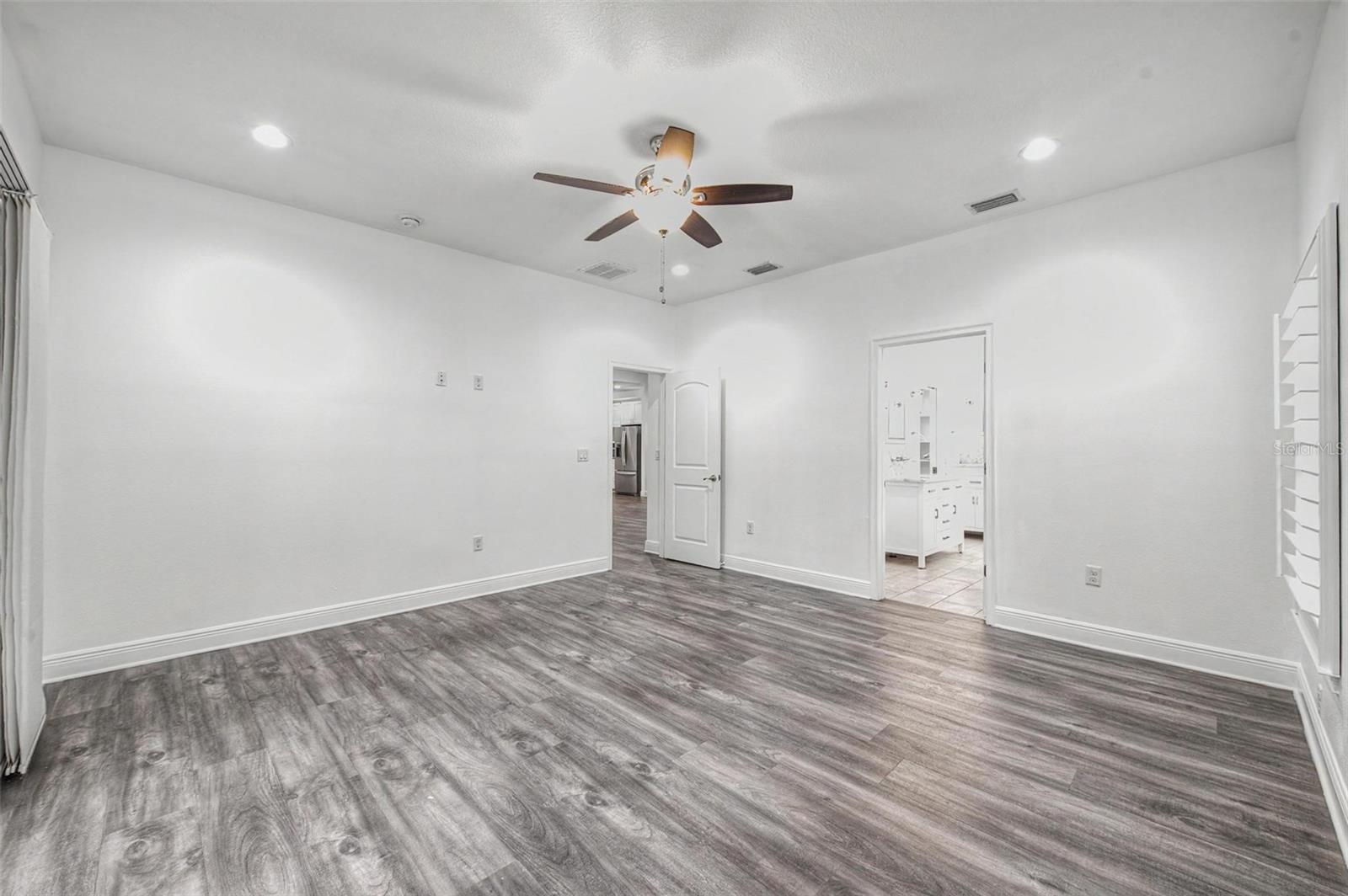 ROYAL CREST ESTATES UNIT 1 - Residential Lease