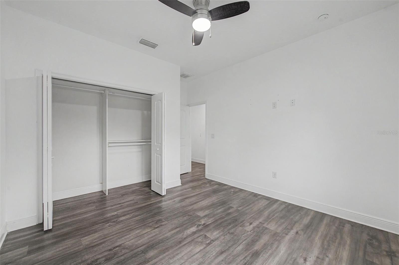 ROYAL CREST ESTATES UNIT 1 - Residential Lease