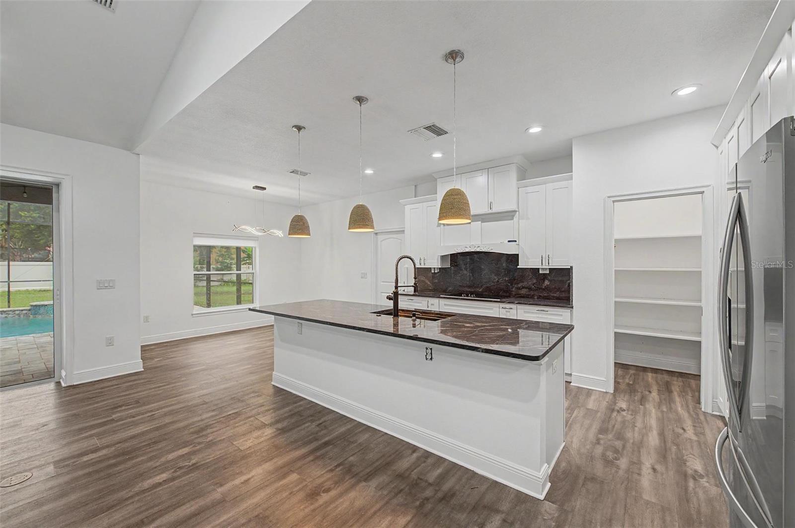 ROYAL CREST ESTATES UNIT 1 - Residential Lease