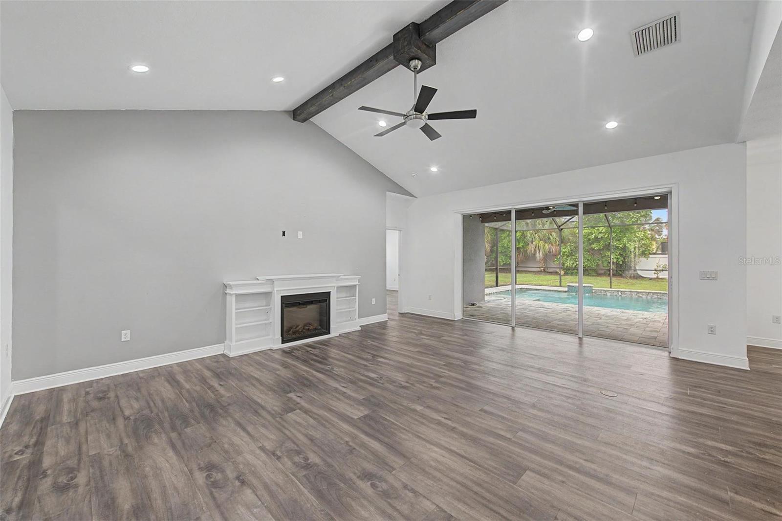 ROYAL CREST ESTATES UNIT 1 - Residential Lease