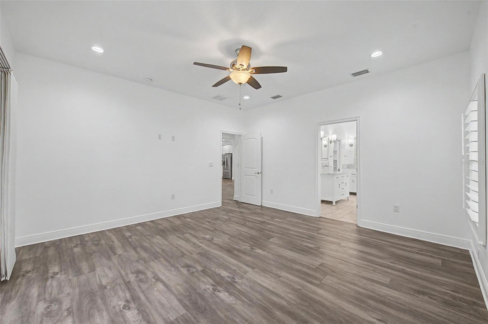ROYAL CREST ESTATES UNIT 1 - Residential Lease