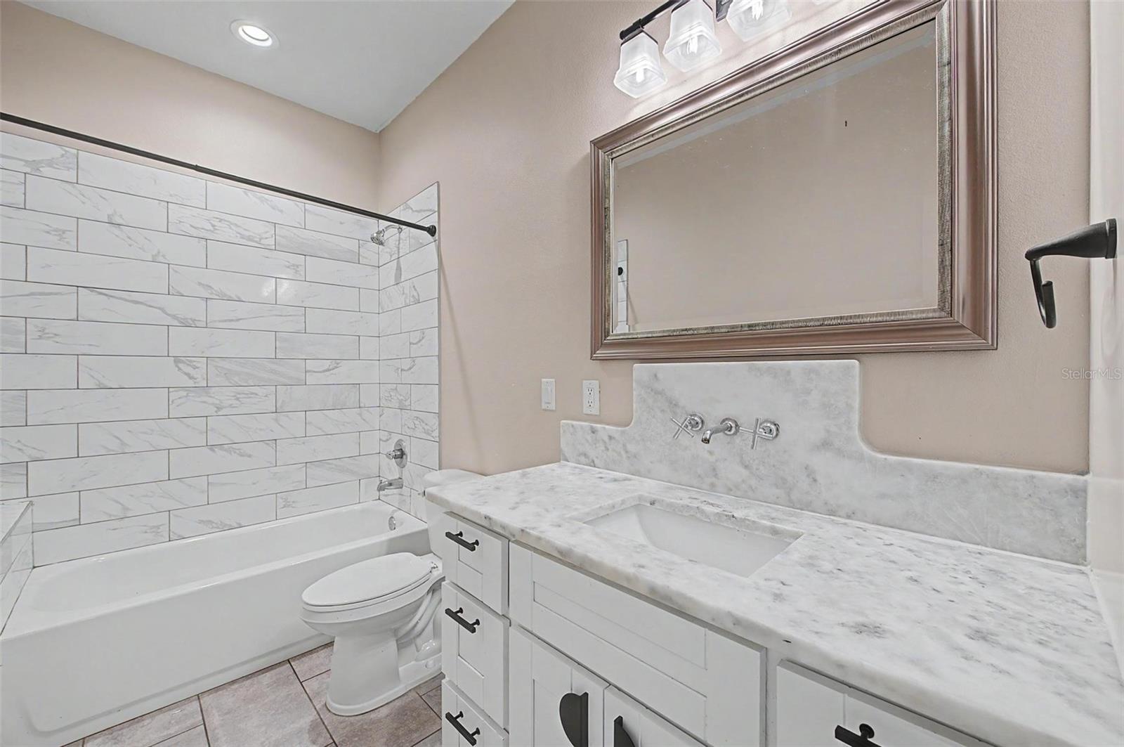 ROYAL CREST ESTATES UNIT 1 - Residential Lease