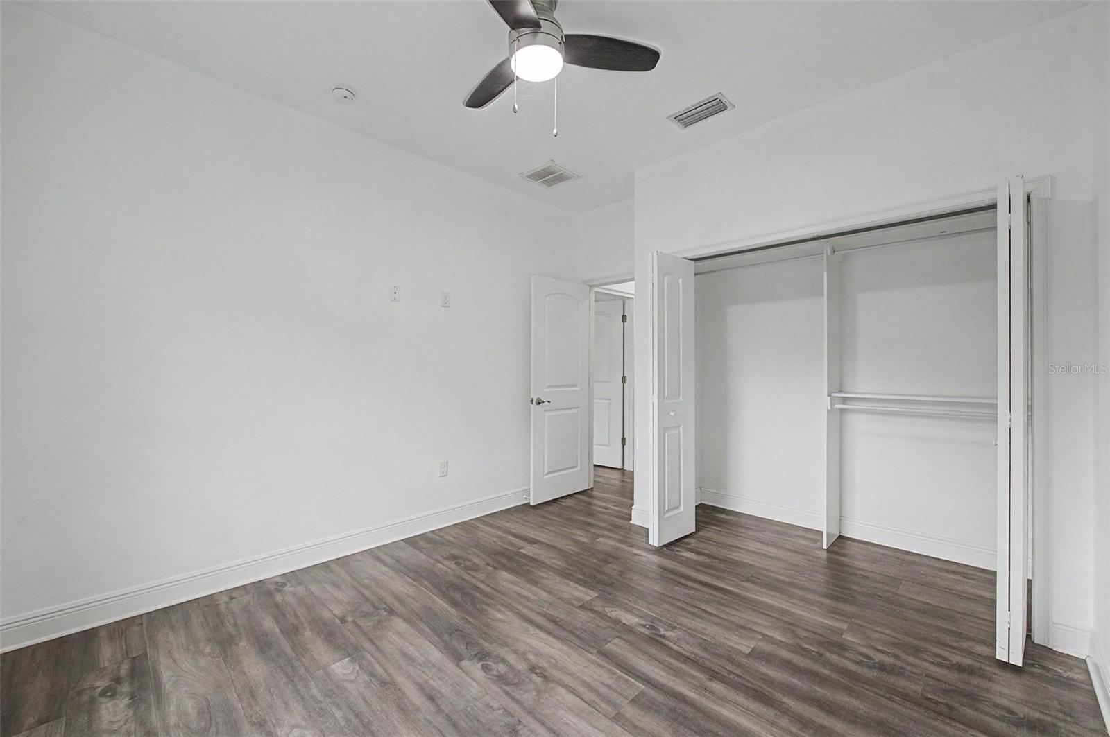 ROYAL CREST ESTATES UNIT 1 - Residential Lease