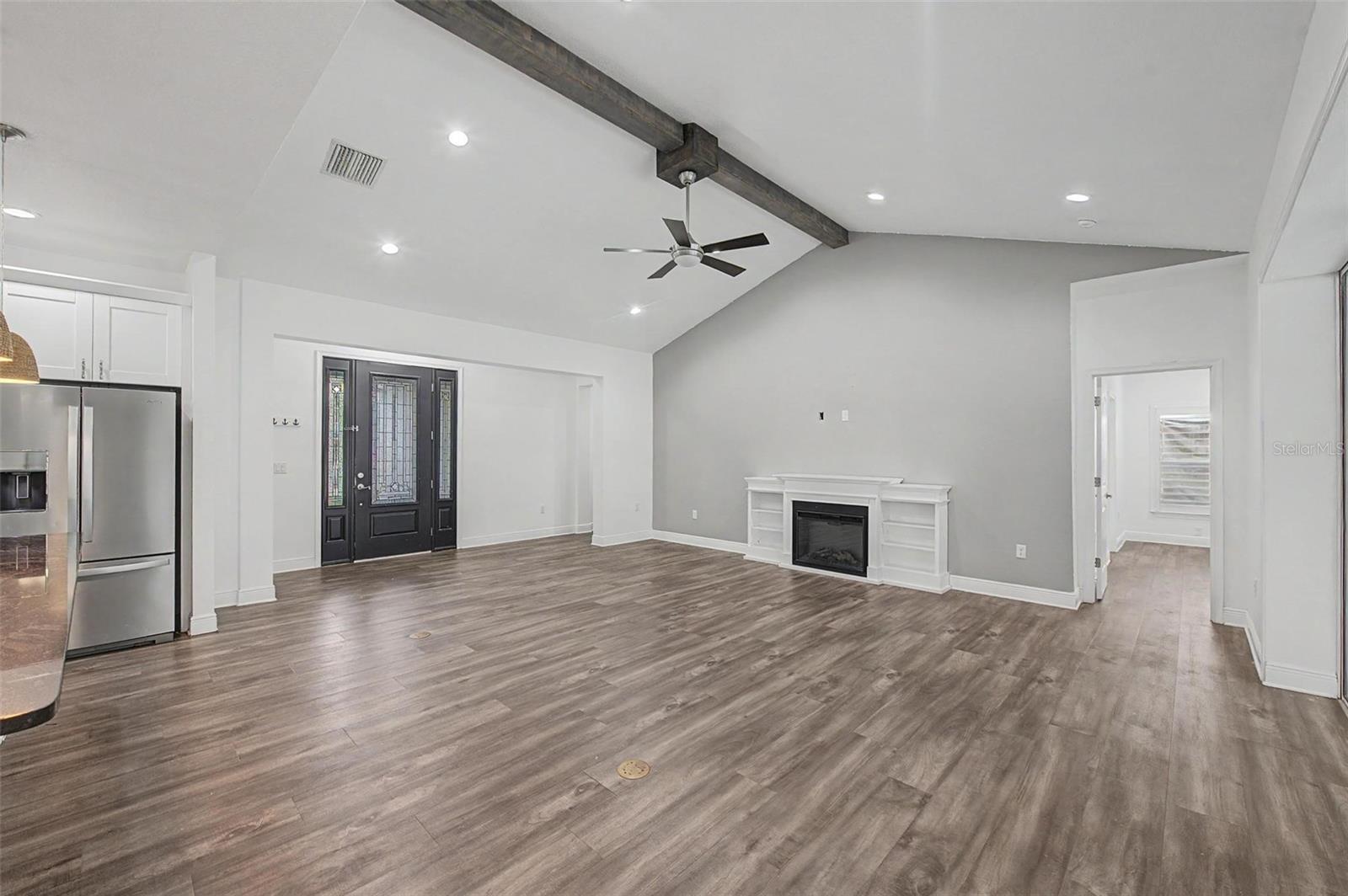 ROYAL CREST ESTATES UNIT 1 - Residential Lease