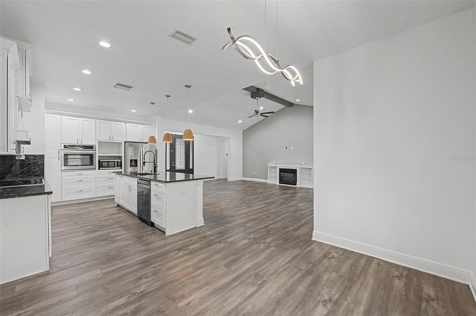 ROYAL CREST ESTATES UNIT 1 - Residential Lease