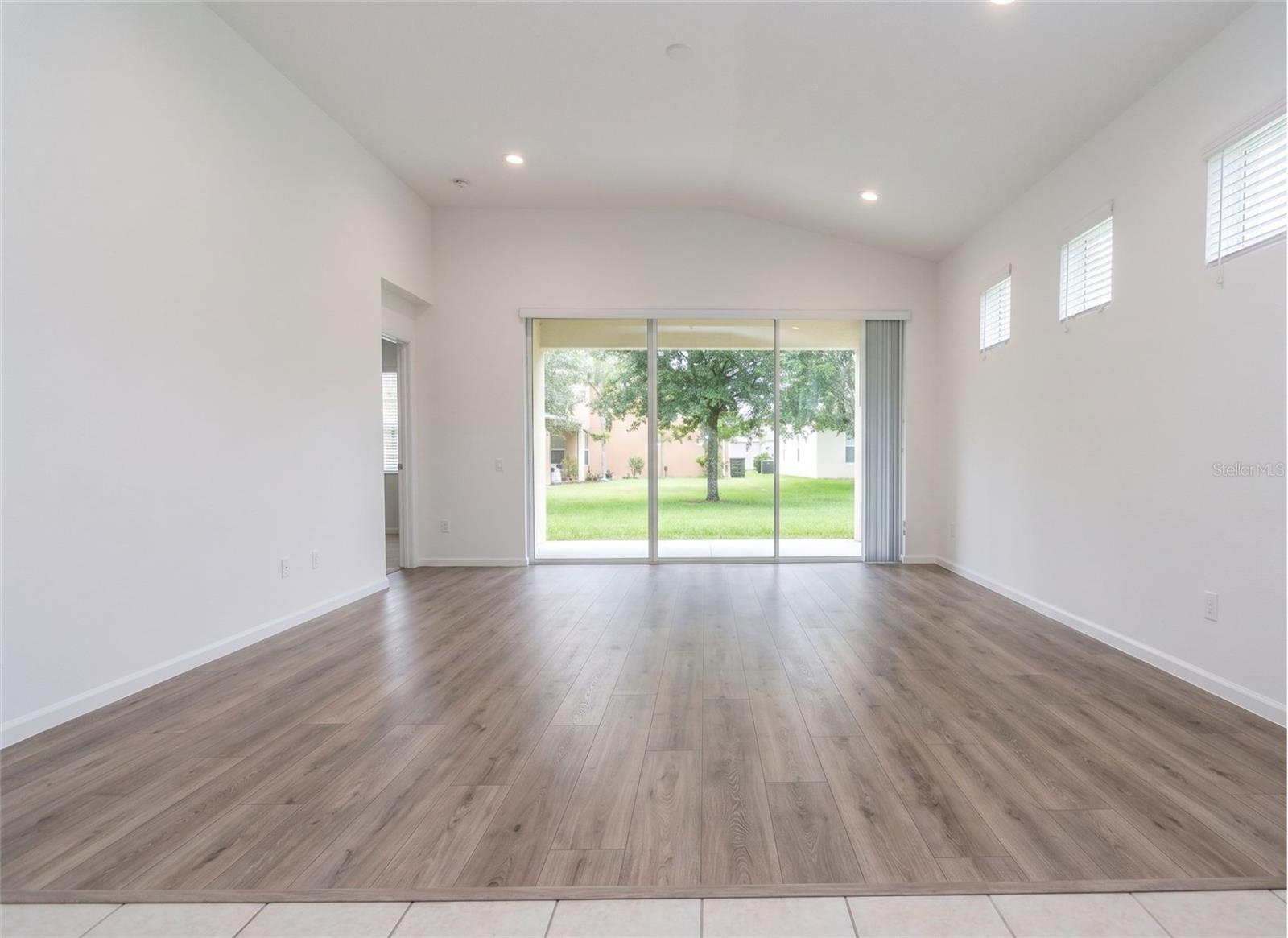 LAKES OF WINDERMERE-PEACHTREE - Residential
