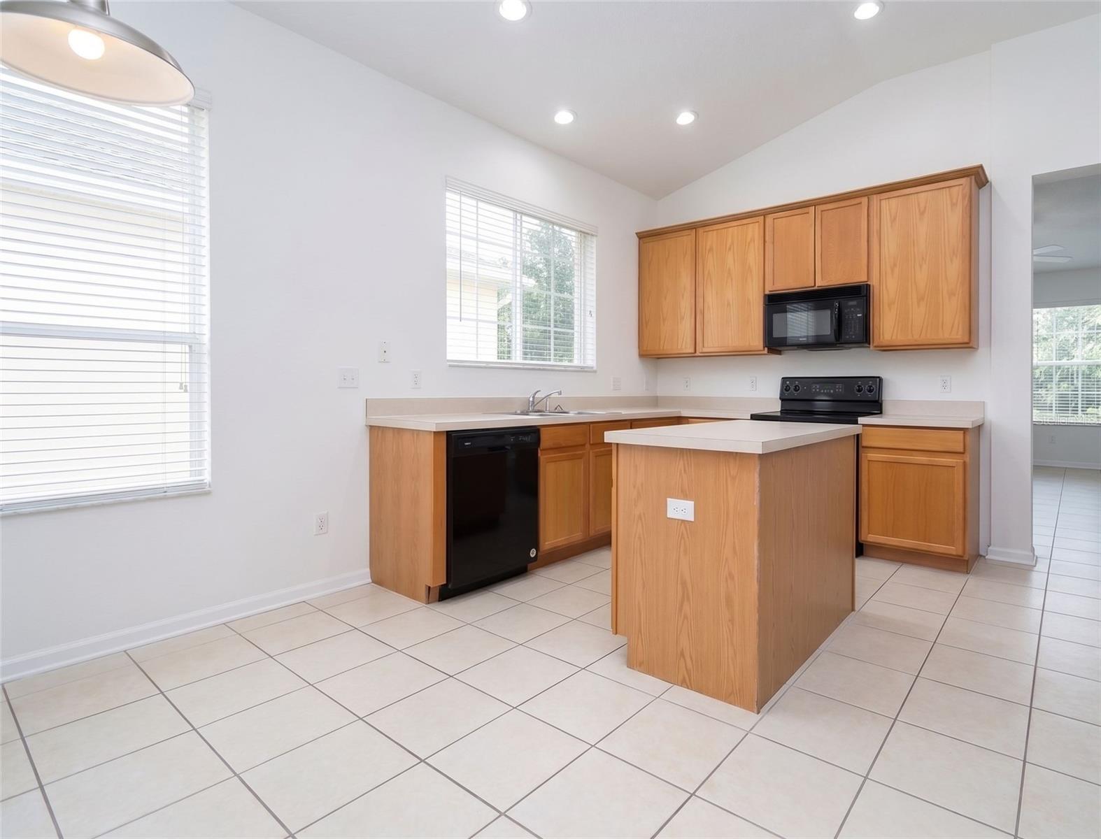 LAKES OF WINDERMERE-PEACHTREE - Residential