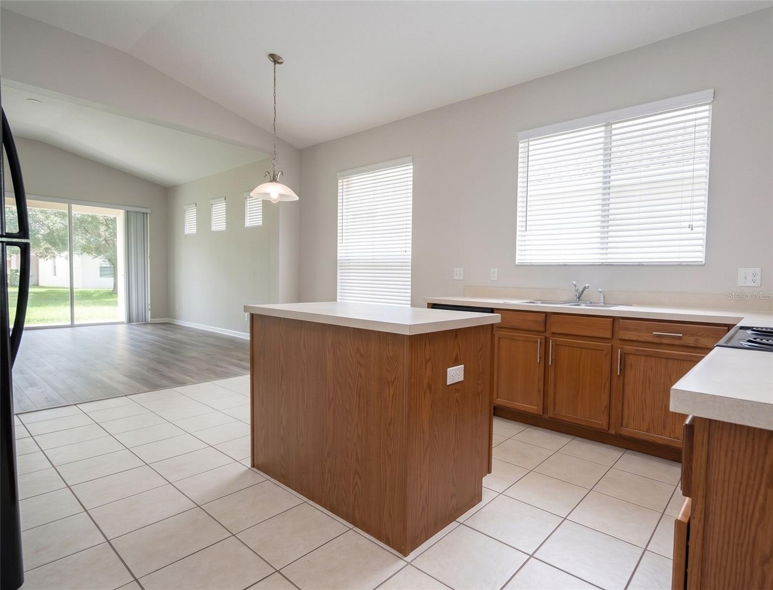 LAKES OF WINDERMERE-PEACHTREE - Residential