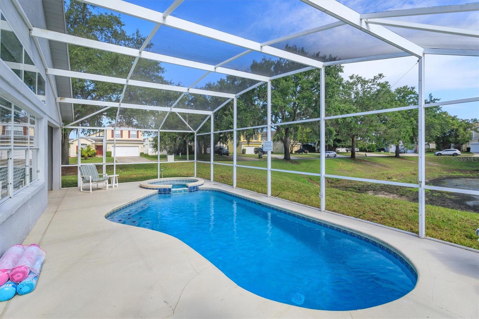 PINEWOOD COUNTRY ESTATES - Residential