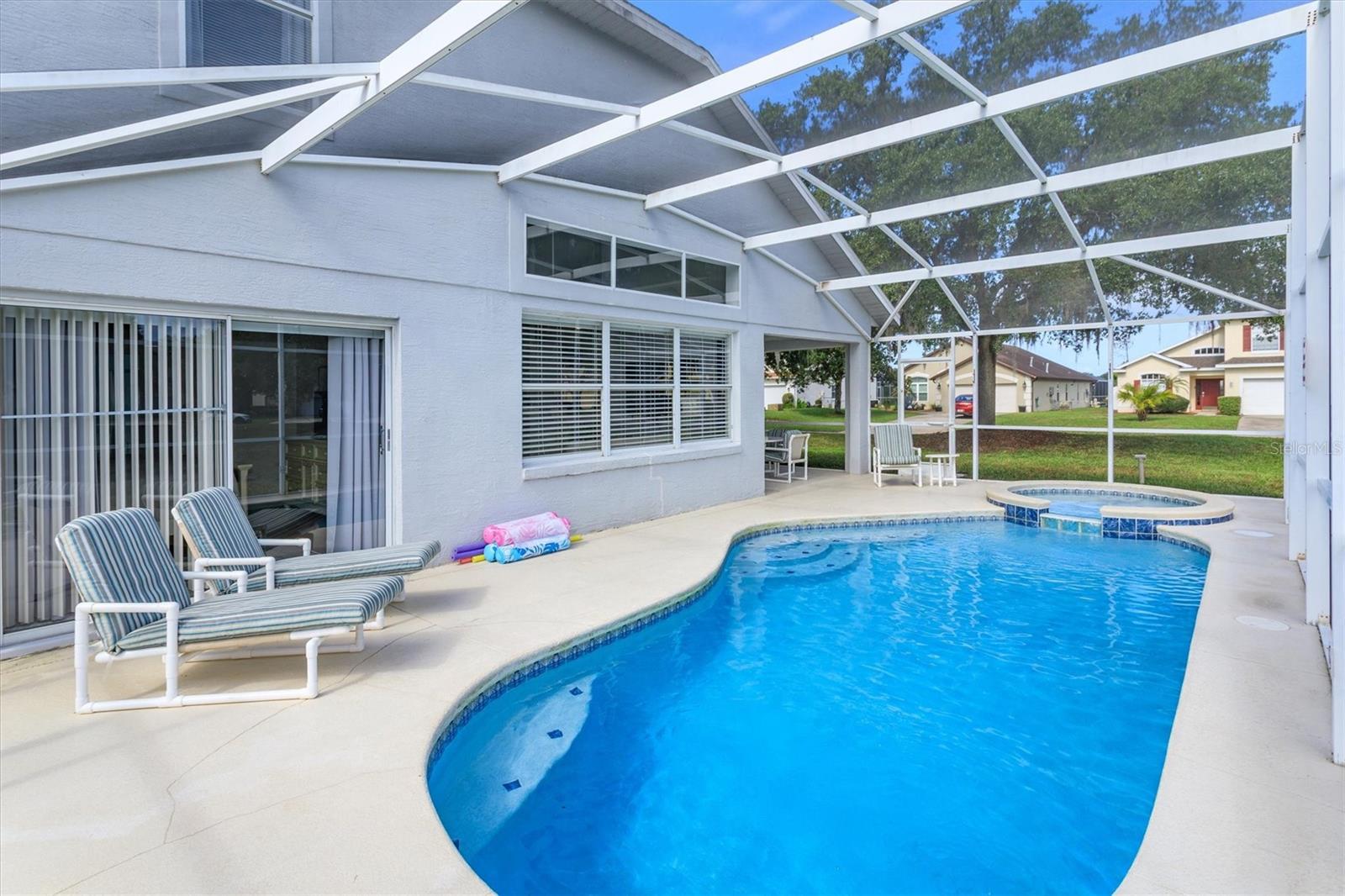 PINEWOOD COUNTRY ESTATES - Residential