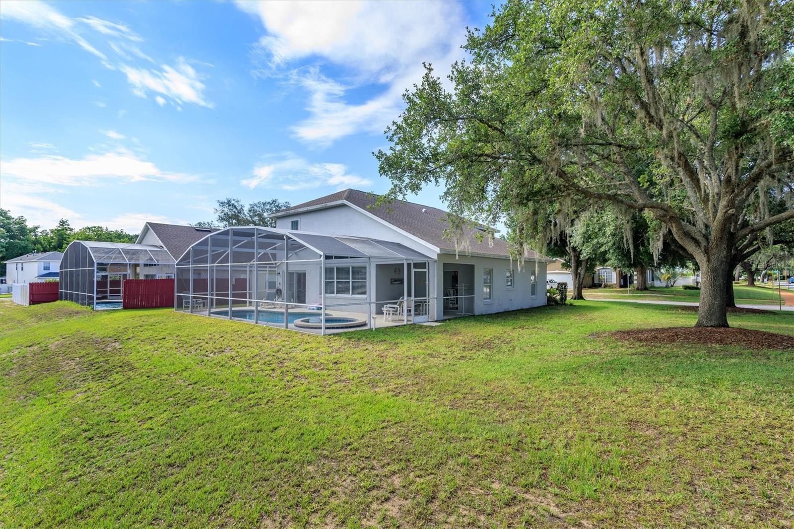 PINEWOOD COUNTRY ESTATES - Residential