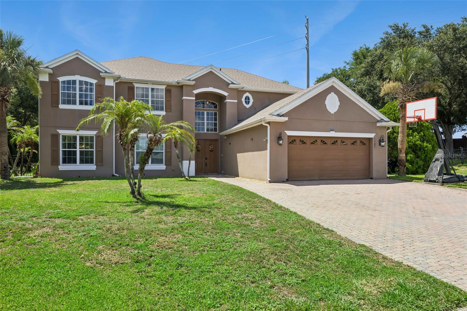 Exceptional 6-bedroom, 4-bathroom home on a private cul-de-sac in the highly desirable gated community of Johns Cove. This spacious residence features formal living and dining rooms, a large family room, soaring vaulted ceilings, and a double staircase. The kitchen offers stainless steel appliances, granite countertops, a large island, abundant cabinetry, and a breakfast area with tranquil pond views. The first-floor primary suite overlooks the pool and includes an en-suite bath with dual vanities, garden tub, separate shower, and walk-in closet. Upstairs offers generously sized bedrooms and a dedicated movie room. Enjoy a screened heated saltwater pool and spa, updated full pool bath, covered lanai, private balcony, and no rear neighbors. Residents enjoy a private boat ramp on Johns Lake, ideal for bass fishing, boating, paddle boarding, and kayaking. Near West Orange Trail, Downtown Winter Garden, Winter Garden Village, dining, shopping, and top-rated schools.