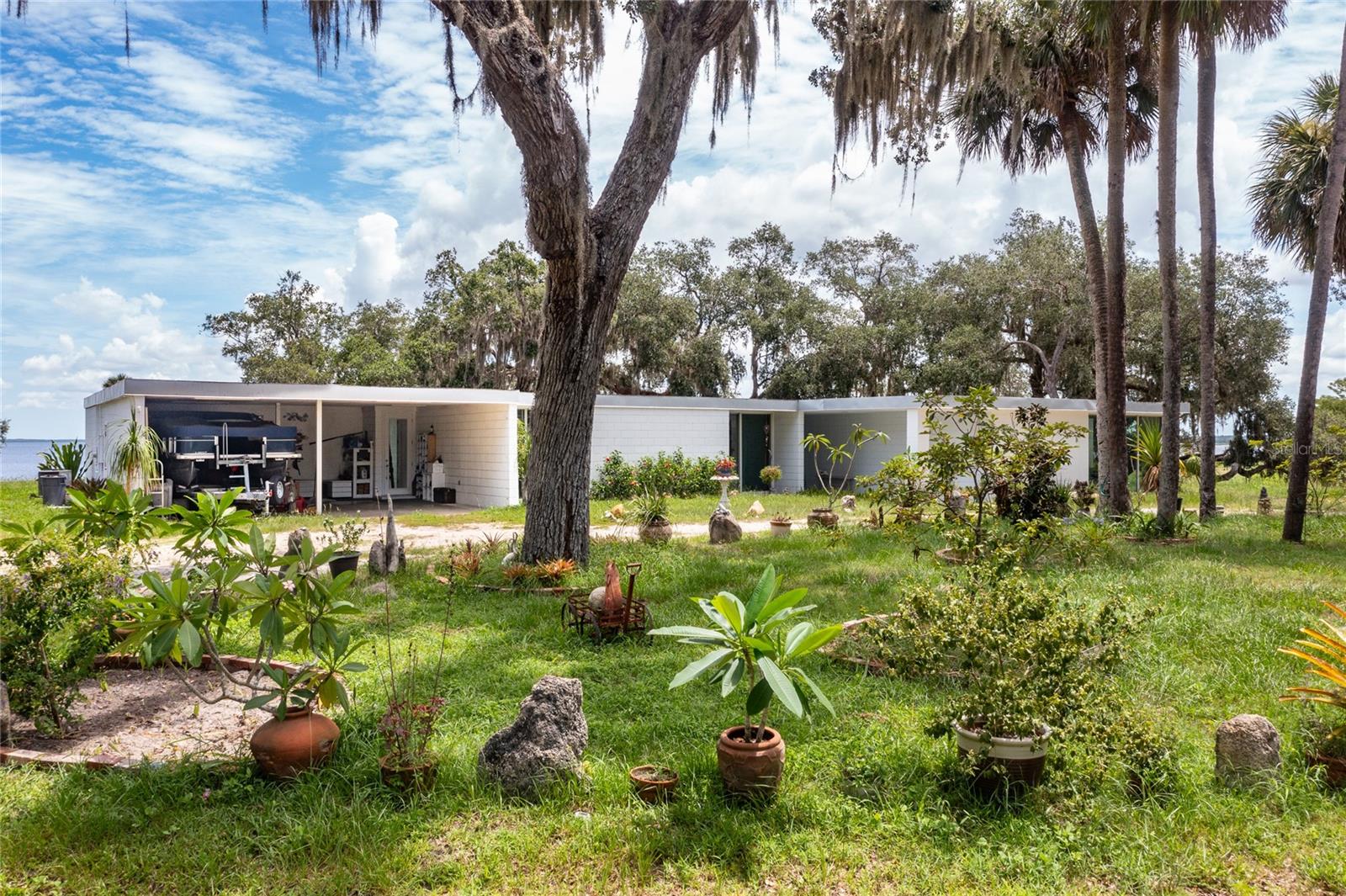 LAKE HARNEY BCH - Residential