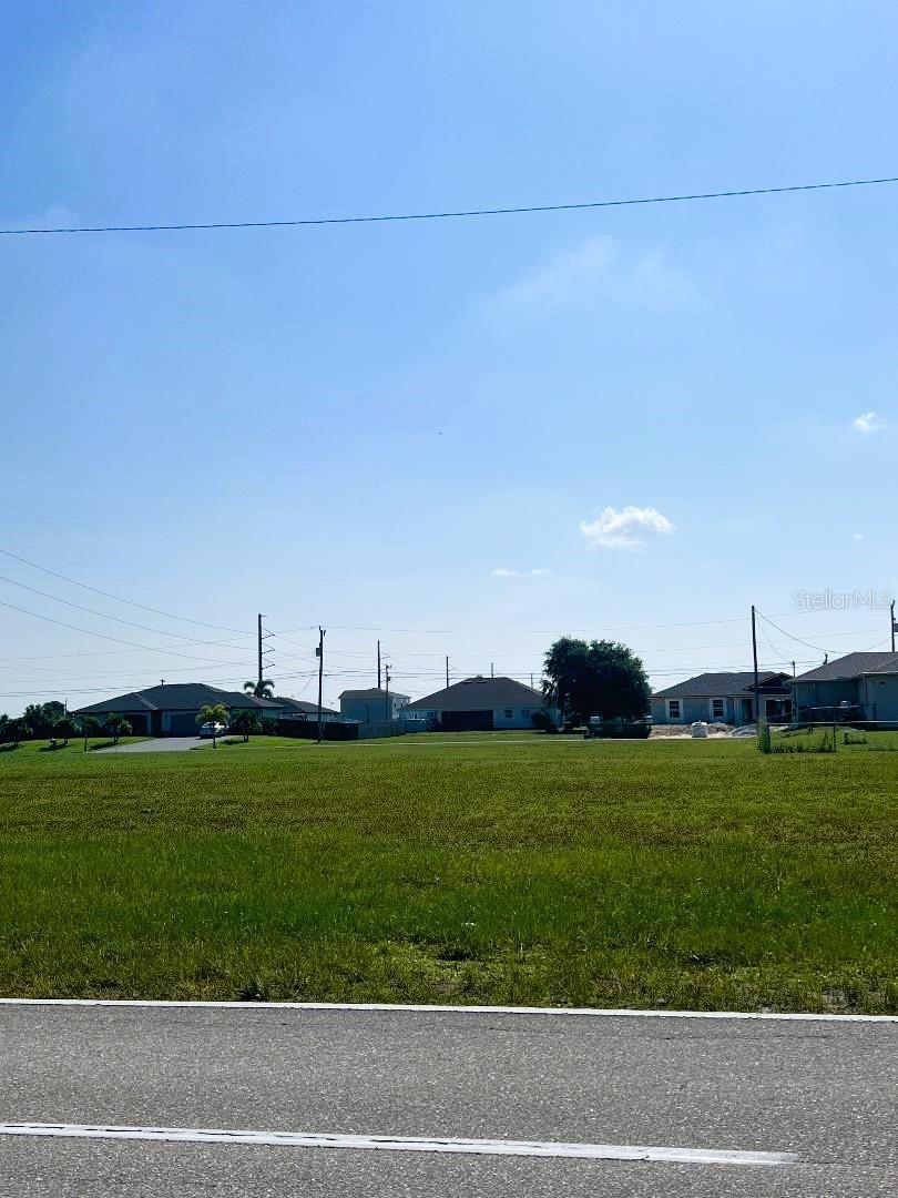CAPE CORAL - Land