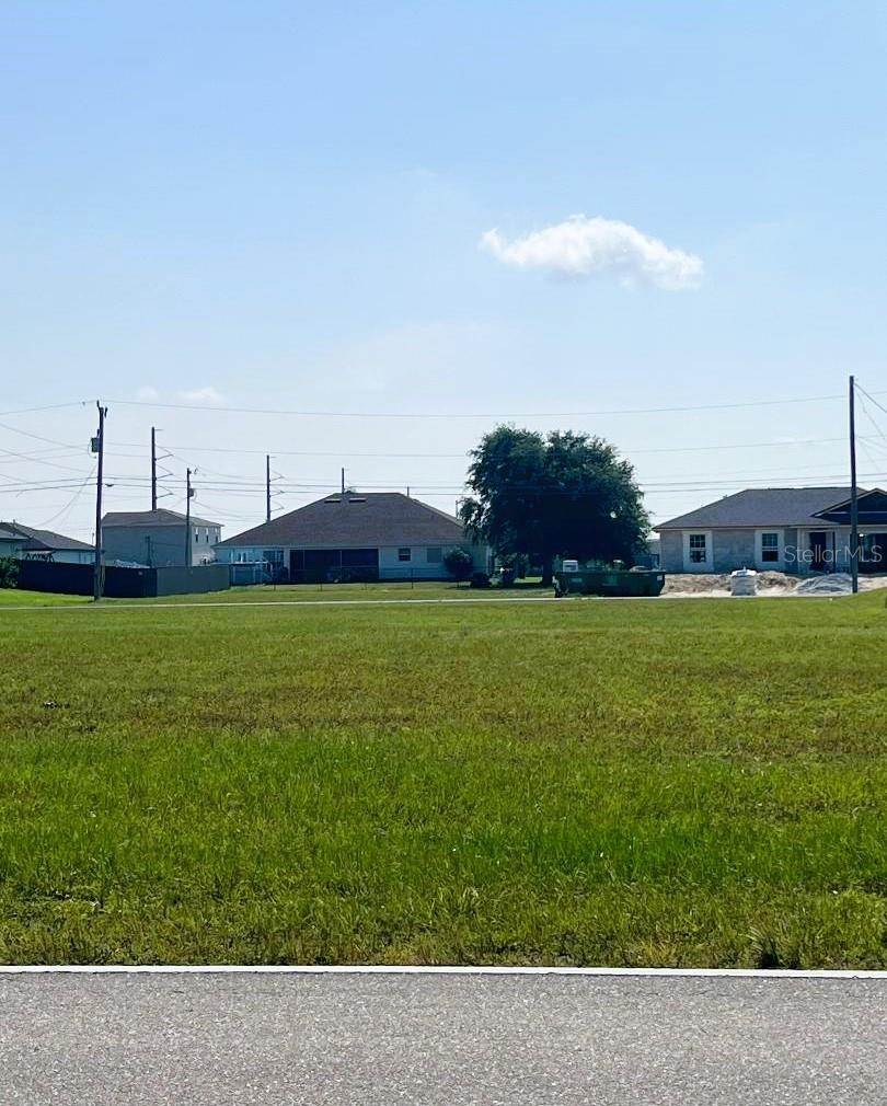 CAPE CORAL - Land