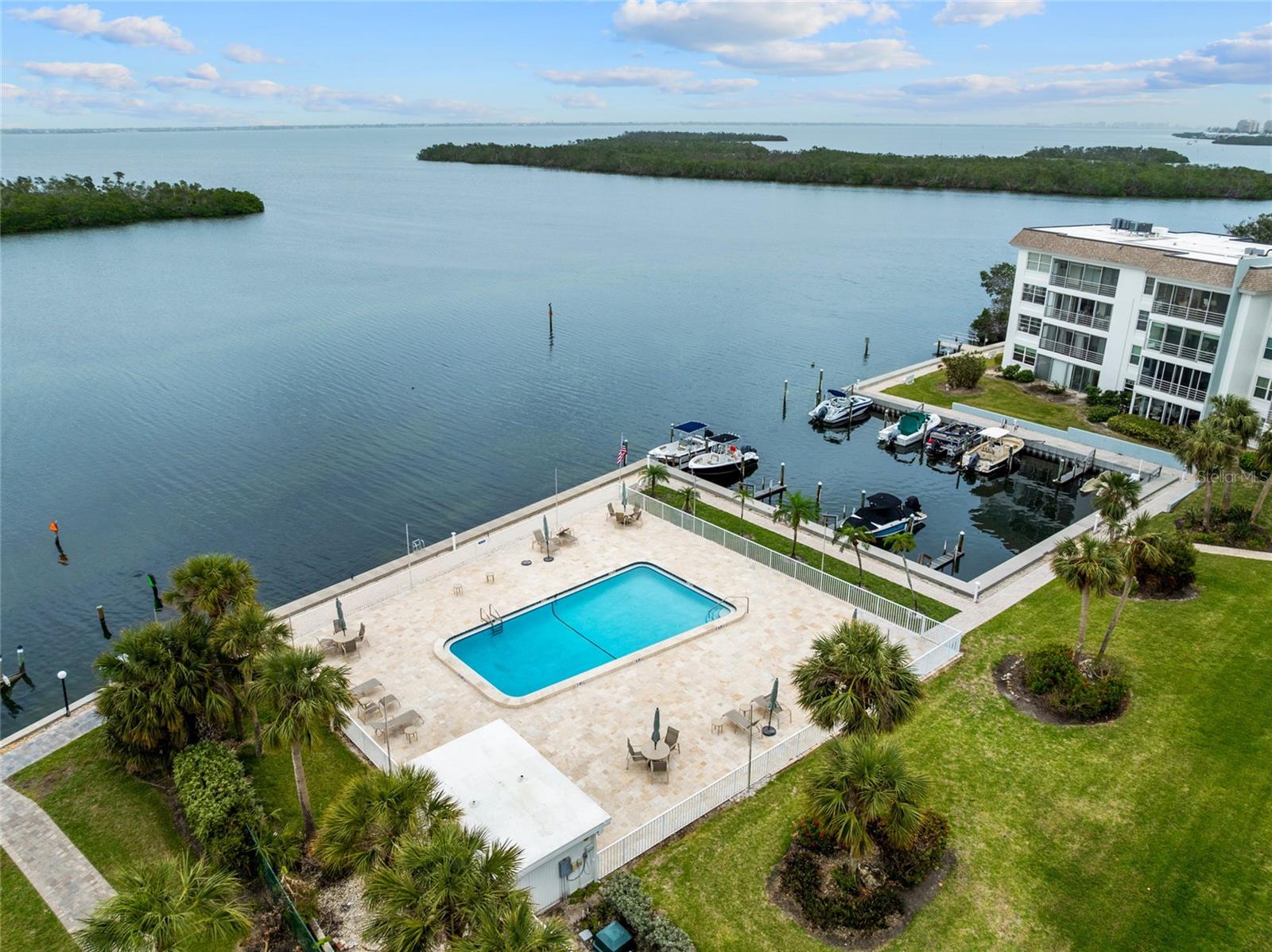 LONGBOAT HARBOUR - Residential