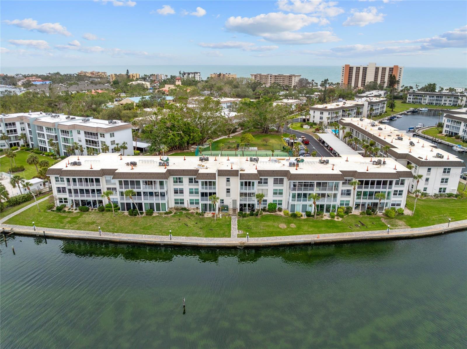 LONGBOAT HARBOUR - Residential
