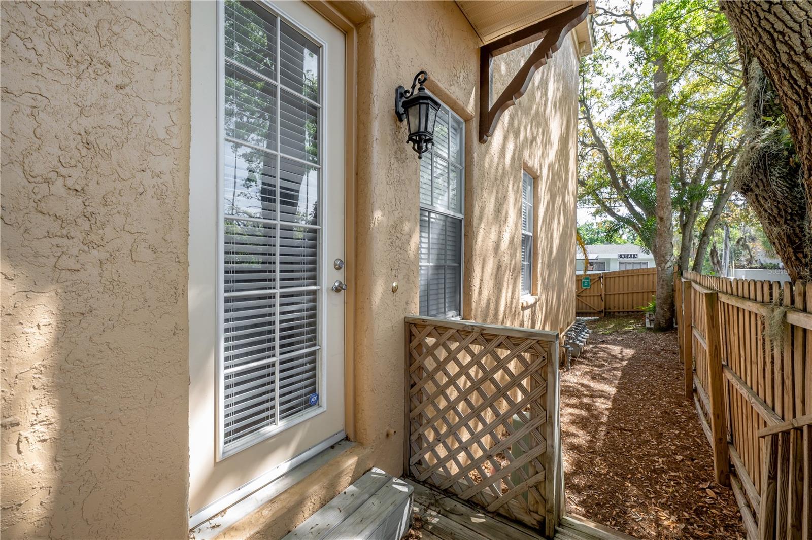 HANSEN MANOR TWNHMS - Residential Lease