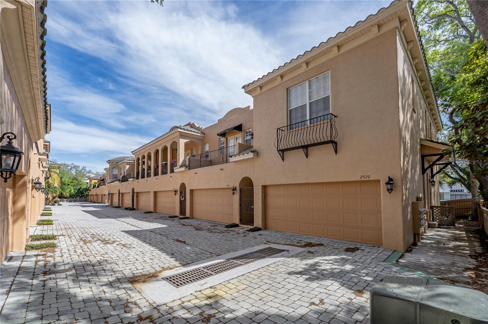 HANSEN MANOR TWNHMS - Residential Lease