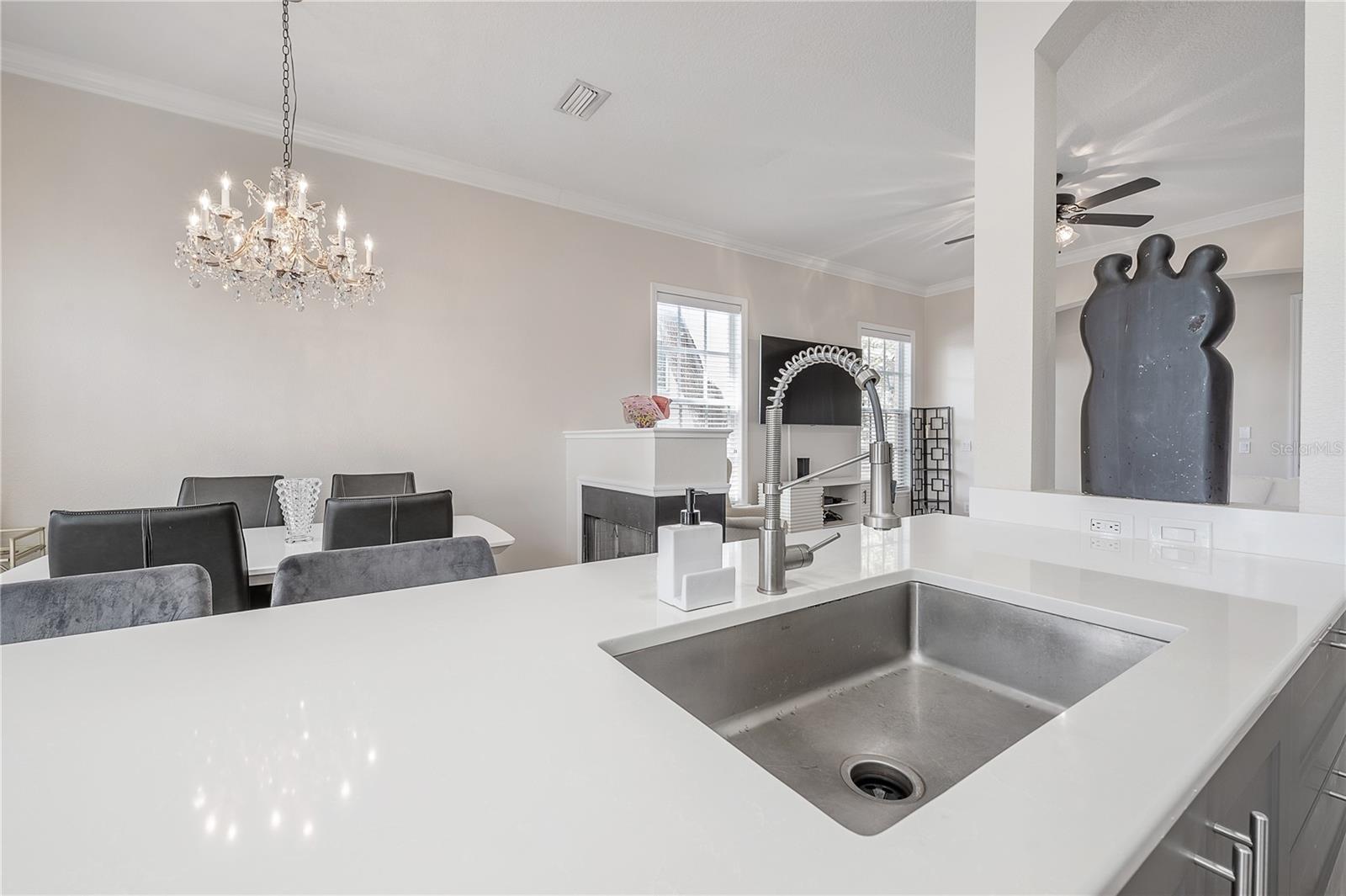 HANSEN MANOR TWNHMS - Residential Lease