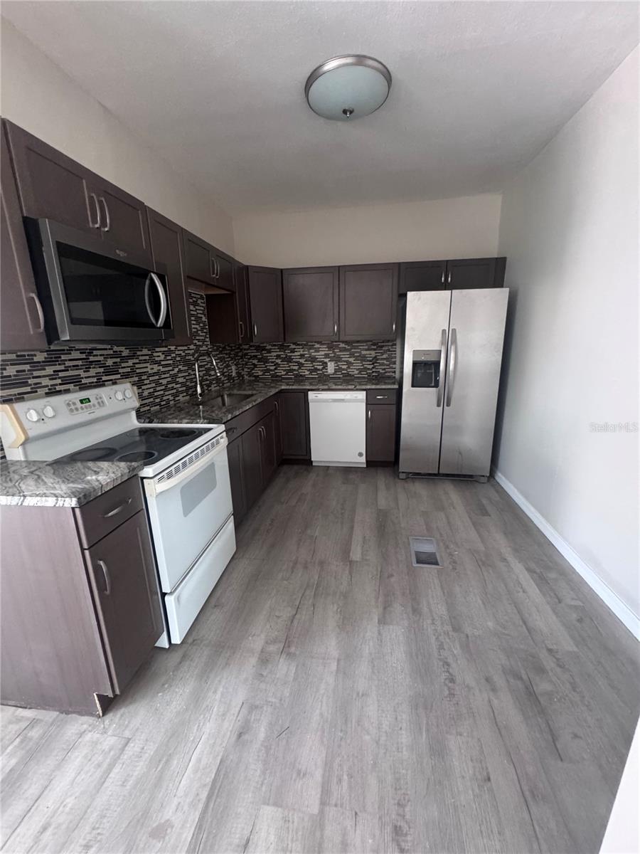 Newly renovated 2-bedroom, 2-bathroom apartment located just steps away from the Tarpon Springs Sponge Docks.

The unit features 700 square feet of living space and includes brand-new appliances throughout.