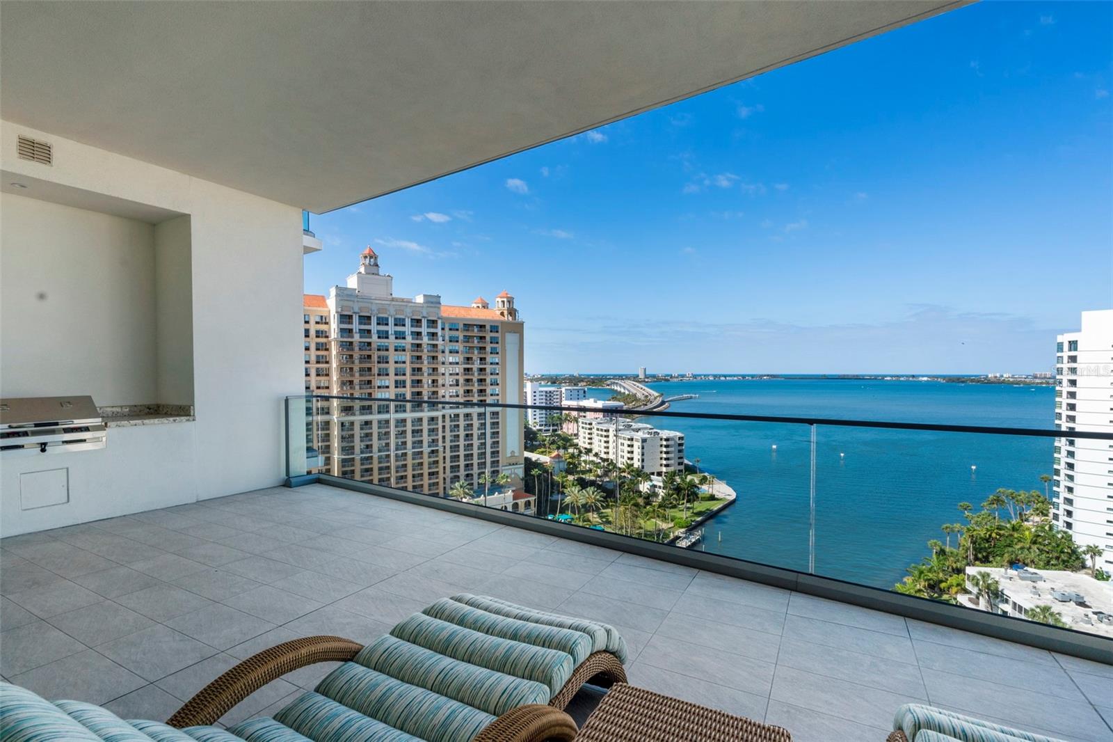 THE RITZ CARLTON RESIDENCES - Residential