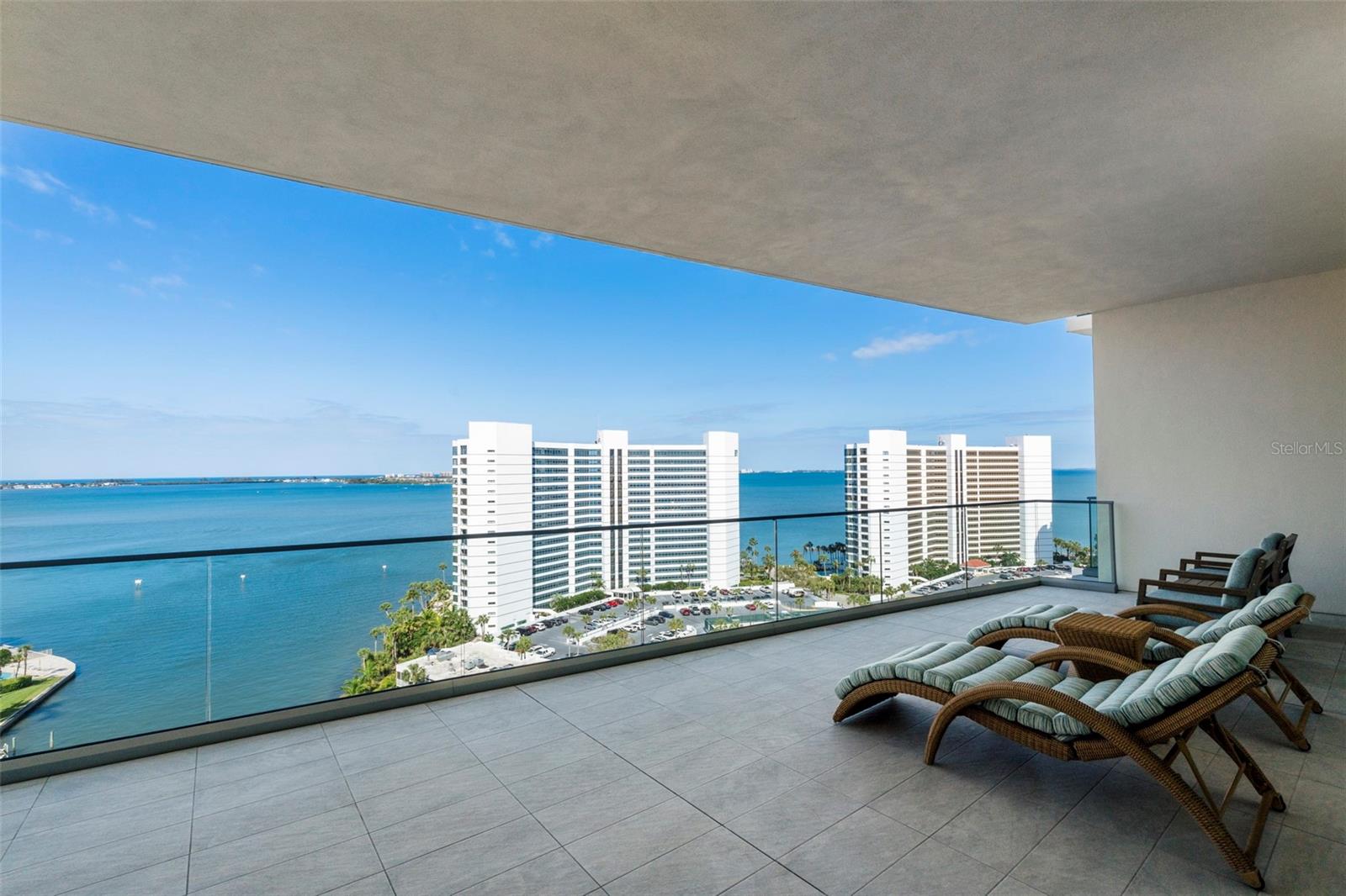 THE RITZ CARLTON RESIDENCES - Residential