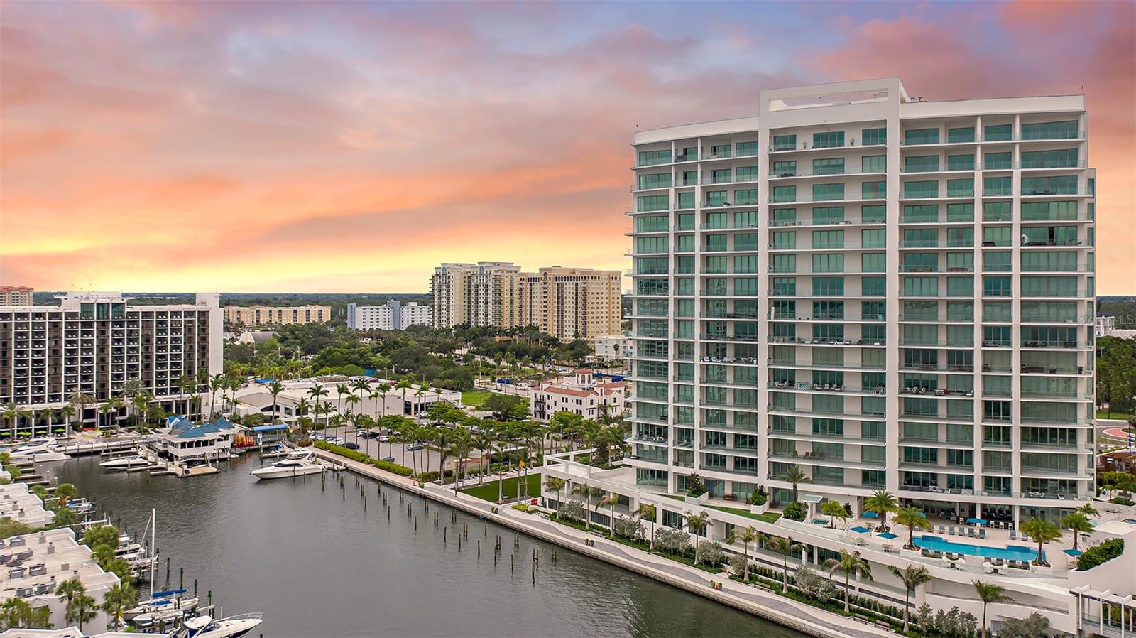 THE RITZ CARLTON RESIDENCES - Residential