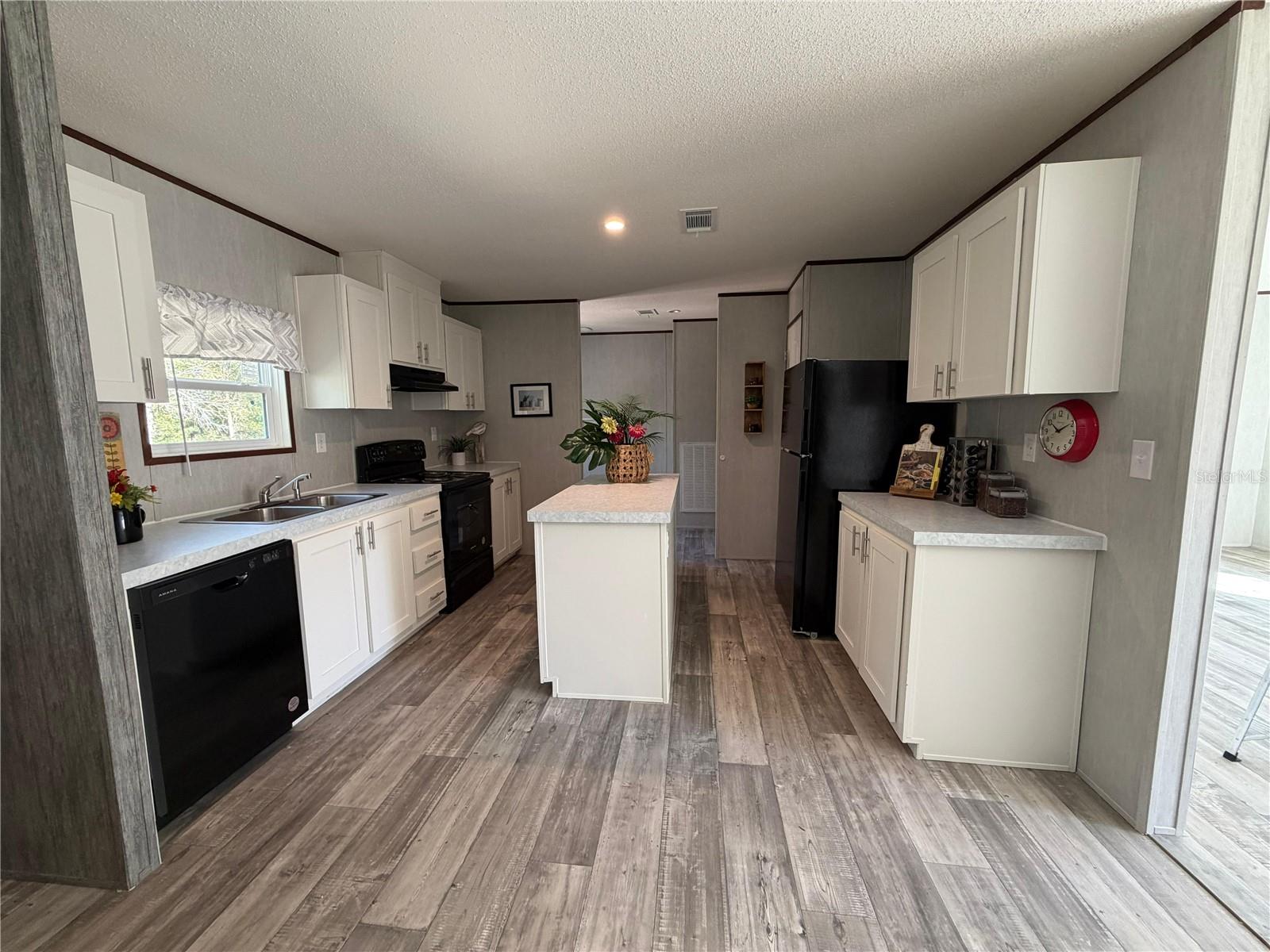 HOLIDAY HEIGHTS UNIT 02 - Residential