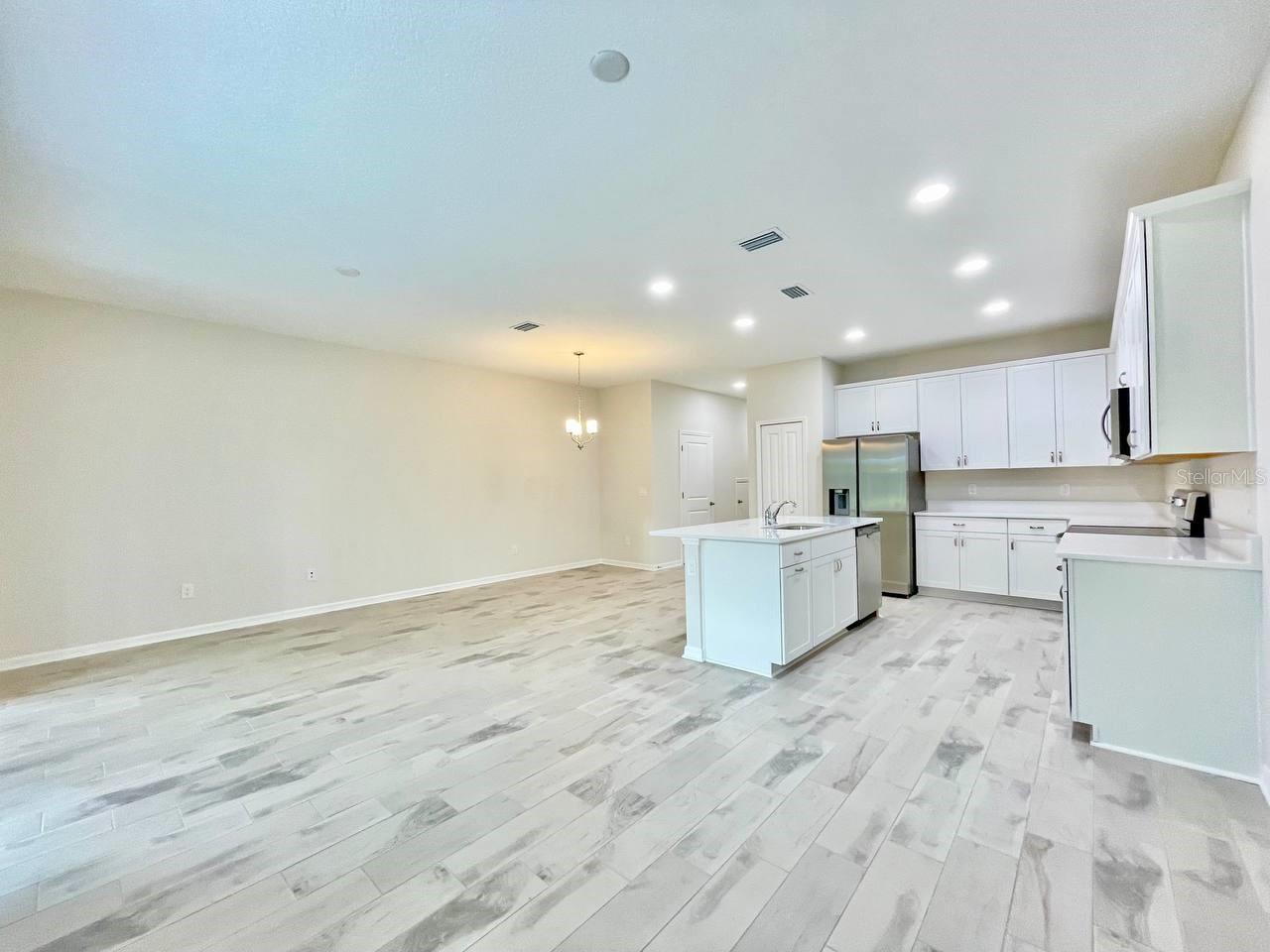 CALUSA CREEK TOWNHOMES - Residential Lease