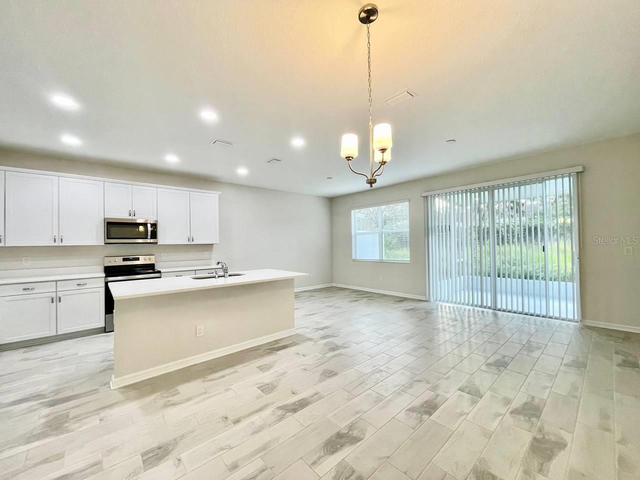CALUSA CREEK TOWNHOMES - Residential Lease